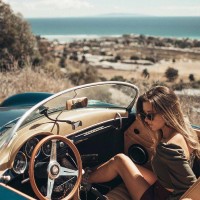 Custom image caption